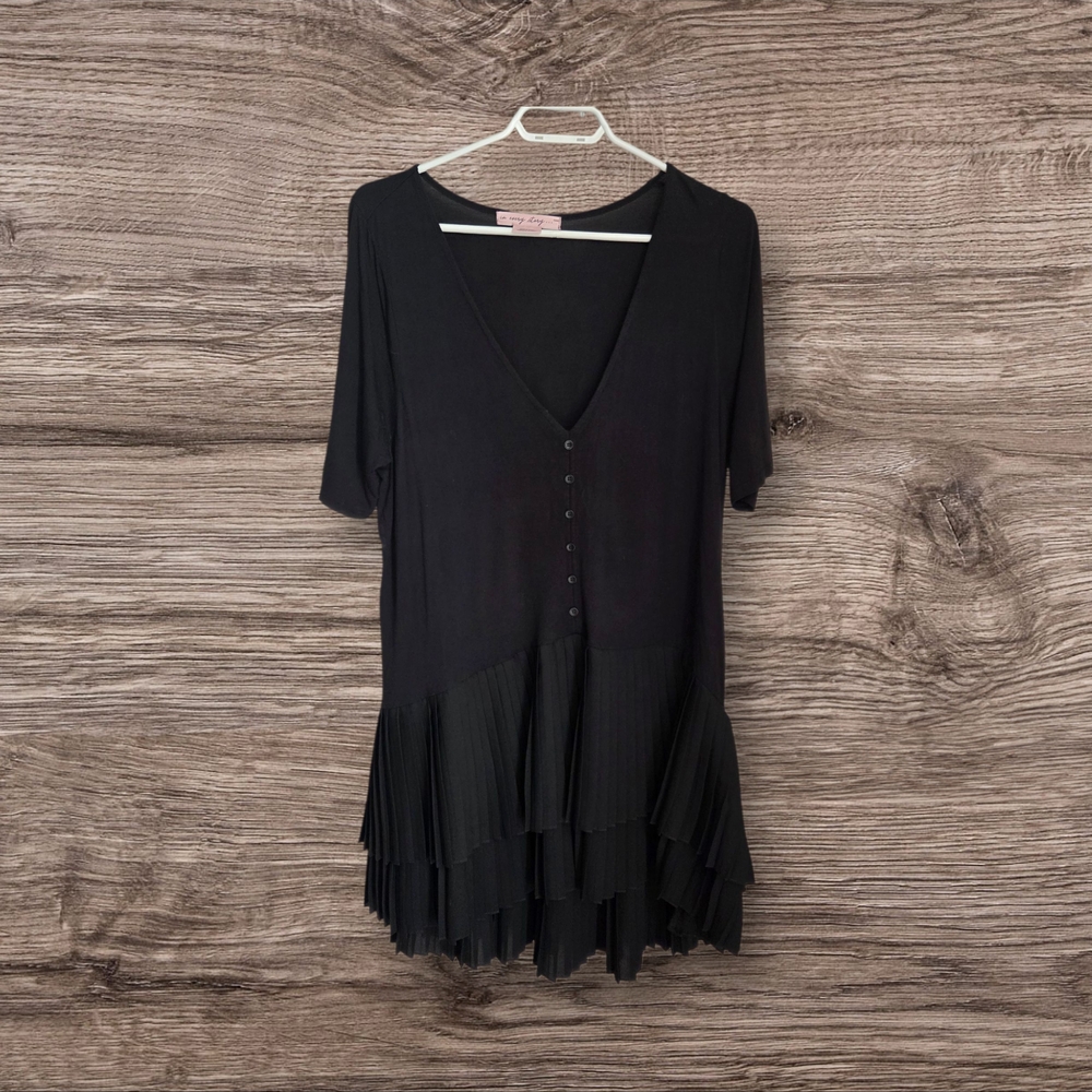 Black V-Neck Pleated Hem Midi Dress